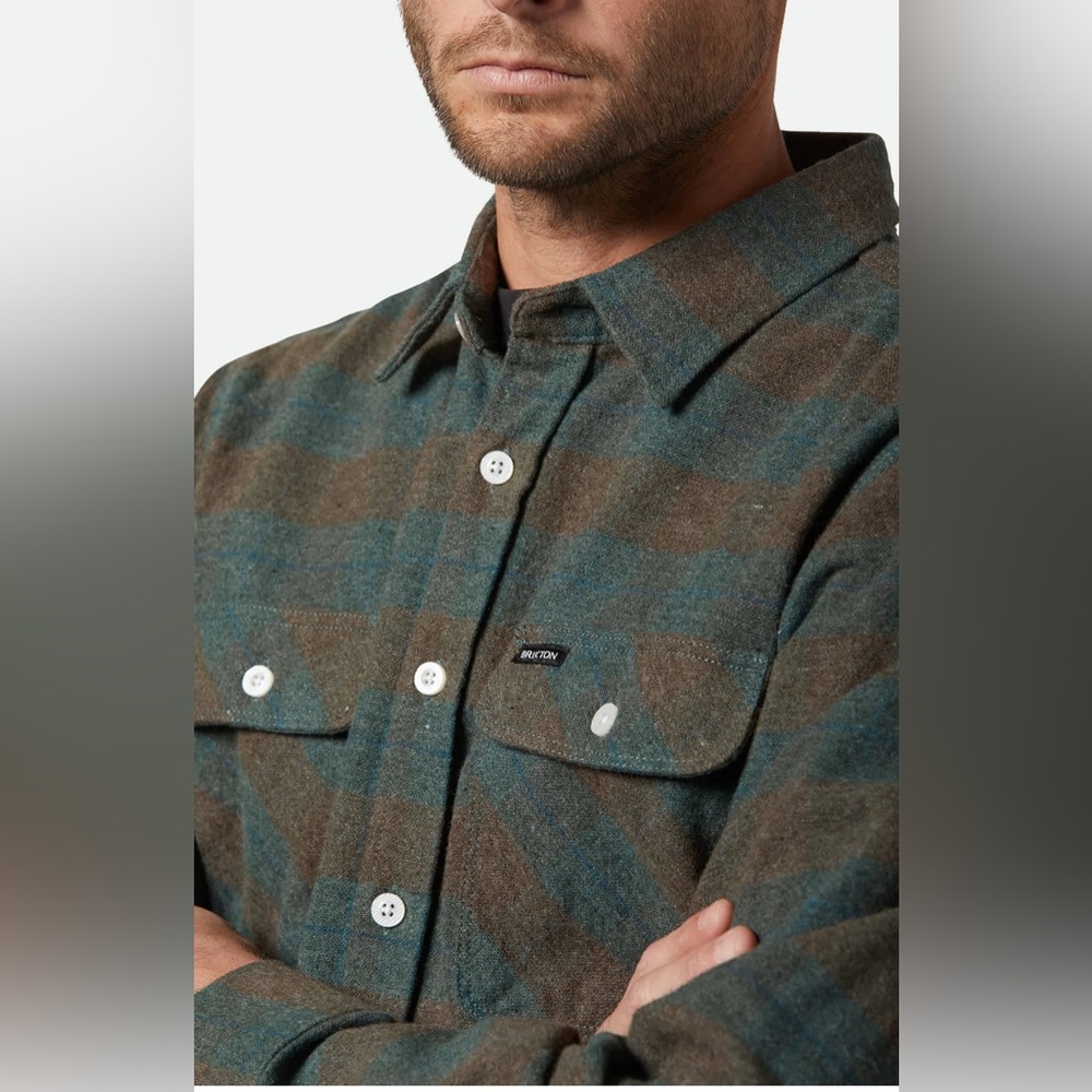 BRIXTON Men's Bowery Long Sleeve Rugged Classic Flannel in Ocean Plaid - Picture 2 of 13